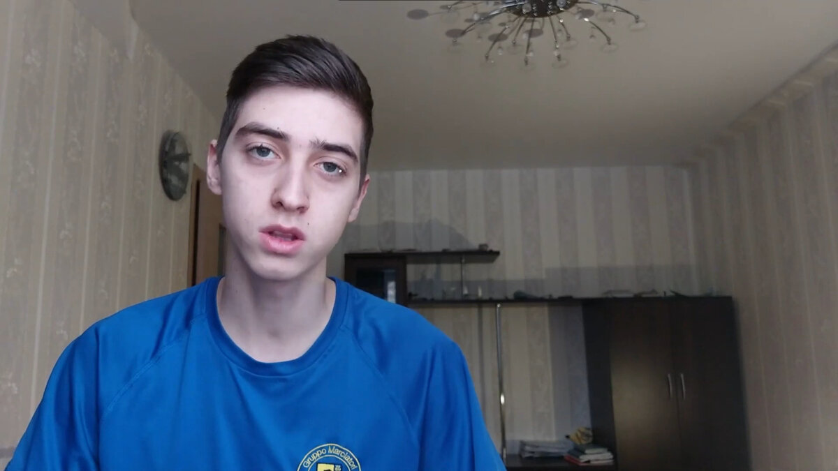 Фон год назад (здесь даже стол не попадал в кадр)