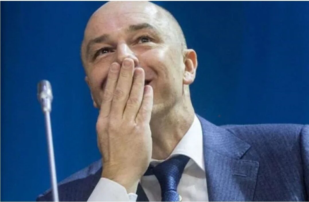 Это просто смешно, каждые два-три года проворачиваю спекуляцию, а народ всё ещё в рубле сидит...