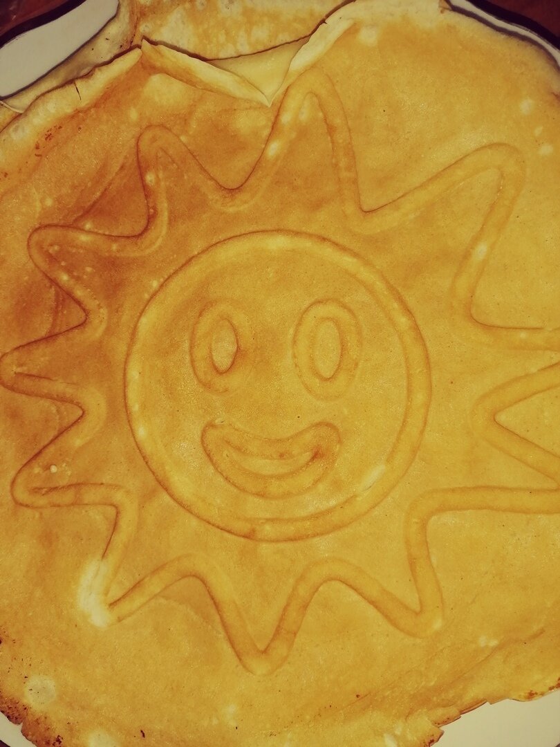 Фото моего блинчика с изображением солнышка)