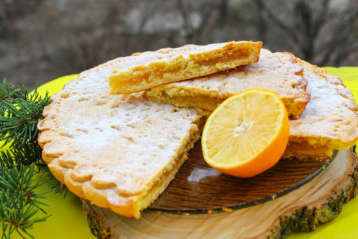 Пирог с лимоном. Лимонники выпечка. Пирог с лимонным кремом. Лимонник пирог.