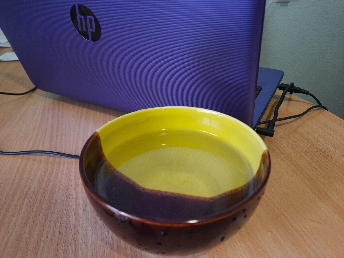 Без воды уже никогда. Главный атрибут на рабочем столе.