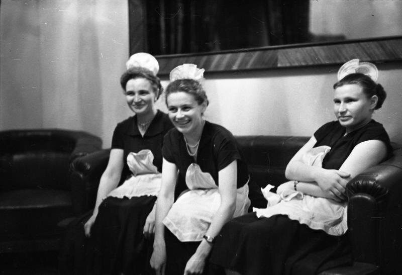Буфетчица ссср фото Официантки: королевы советского общепита Russiainphoto.ru - История России в фот