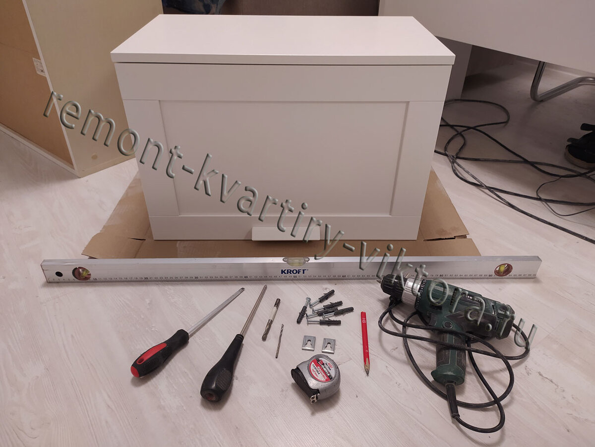 Инструмент чтобы правильно повесить полки.