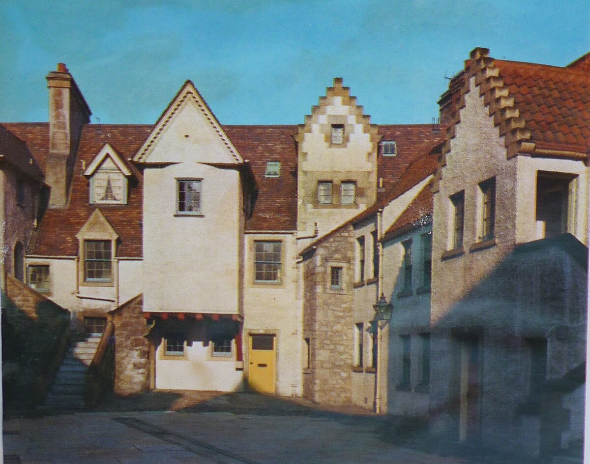 Материал из личного архива. White House on Royal Mile,