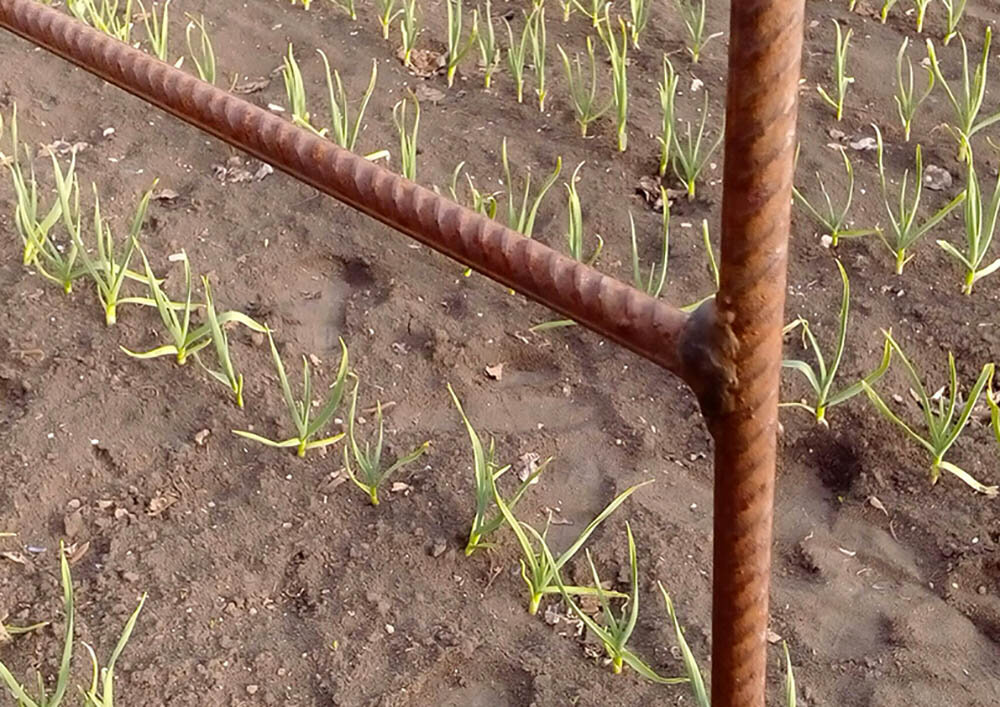 Минимум временных затрат. Отрезать по размеру и сварить.