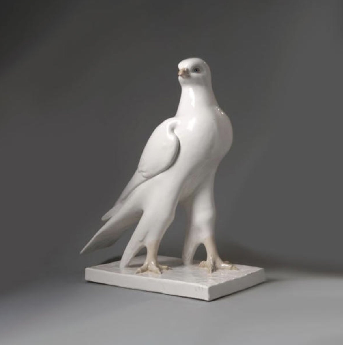 Алексей Сотников. Скульптура «Сокол», Дулево - Grand Prix Всемирной выставки 1958 года в Брюсселе в категории лучшее прикладное искусство.