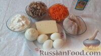 Подготавливаем ингредиенты для салата с курицей, грибами и морковью по-корейски.
