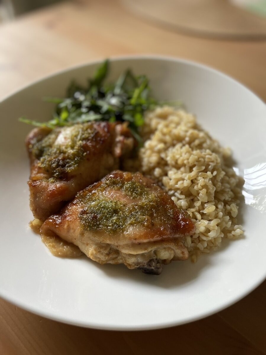 булгур с куриной грудкой. булгур с куриными бедрами. курица с булгуром. булгур с курицей в духовке. куриные бедра с булгуром.