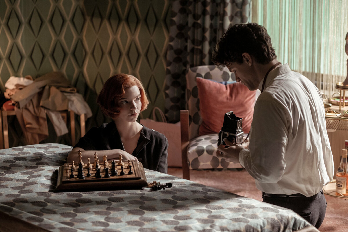 Кадр из сериала «Ход королевы»