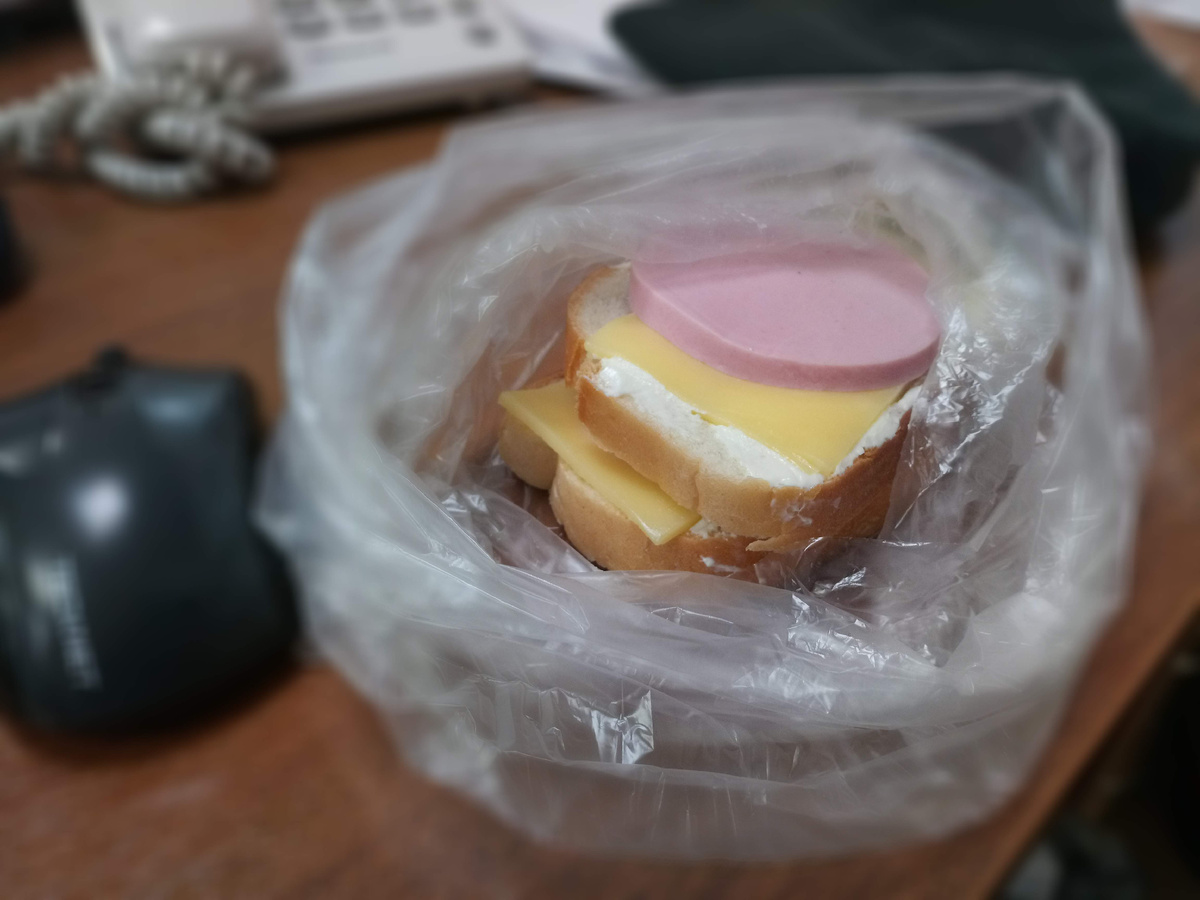 Бутерброды с сыром и колбасней "Папа может". Фото и съестные припасы автора...))))