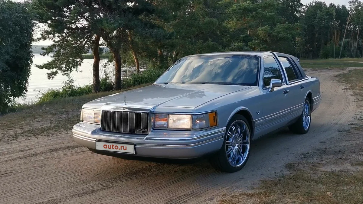 Самые крутые и дорогие старые автомобили Lincoln Town Car,которые продаются  в России | Инфо-факты | Дзен