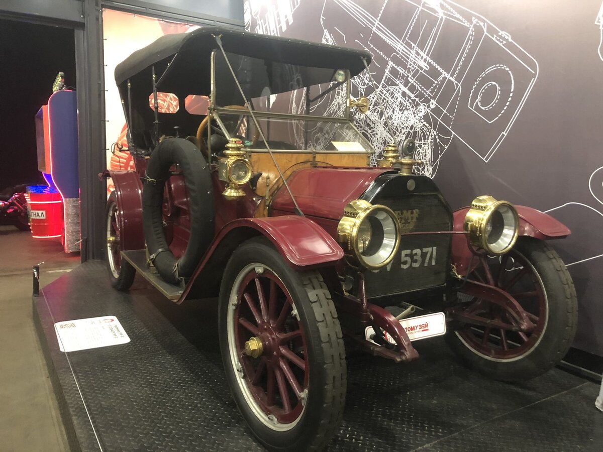 Источник фото: официальный сайт музея "Автомобили Мира" www.automuseum.ru/
