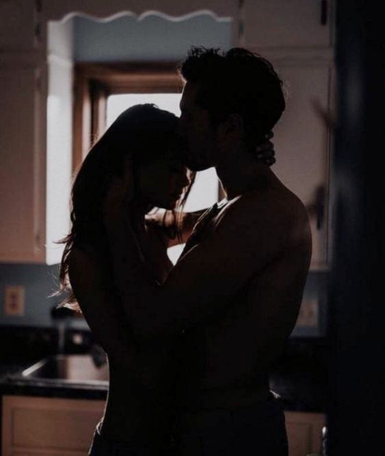 пара на кухне