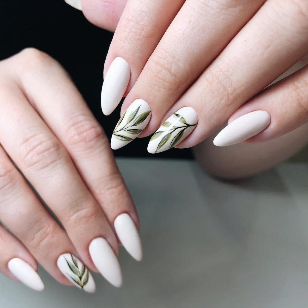 Aesthetic nail. Эстетичный современный маникюр. Эстетичный весенний маникюр. Длинные офисные ногти. Белый маникюр на длинные ногти с веточками.