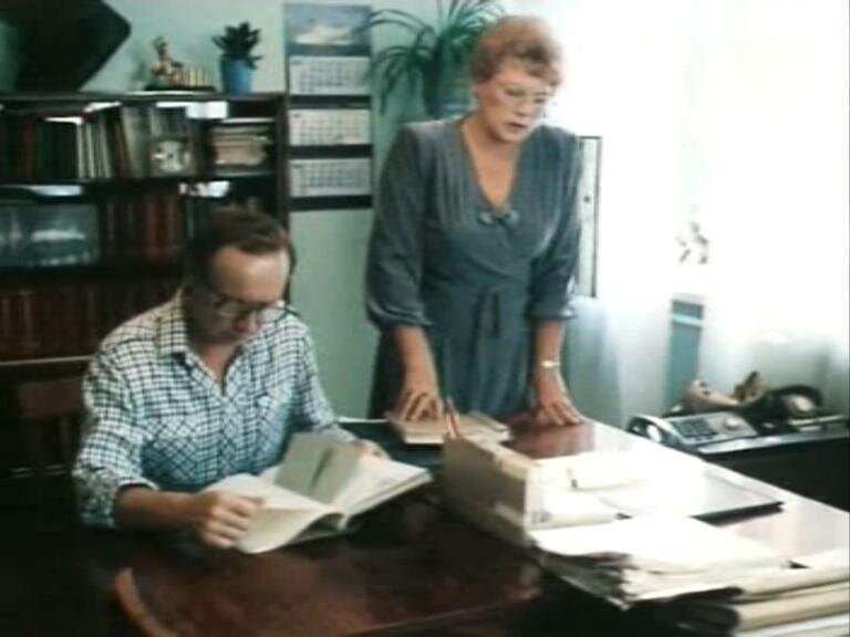 Кадр из фильма "Ваш специальный корреспондент" (1987)