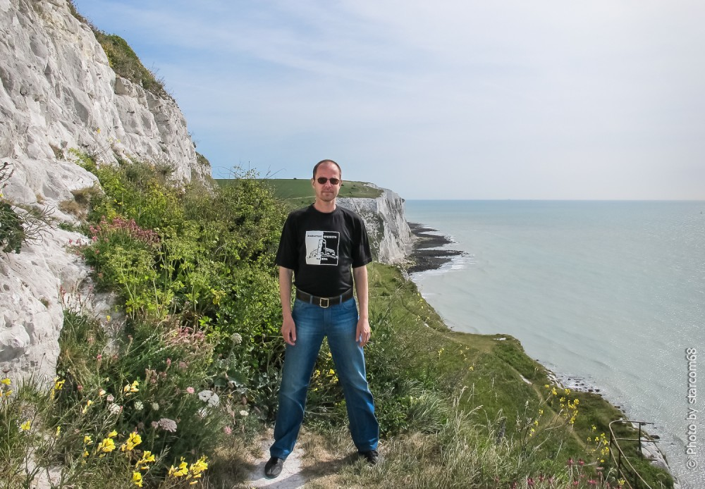 Меловые скалы Дувра и я на их фоне. Рассказать как-нибудь?