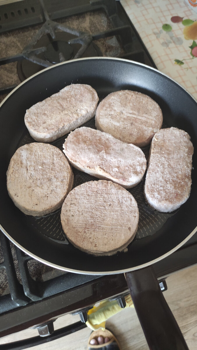 Вкусно и недорого (а иногда невкусно и дорого) с Максом Орловым. Сегодня -  Котлеты с Курицей и Свининой-Говядиной из Ермолино! | Max Orlov - Games and  Videos | Дзен