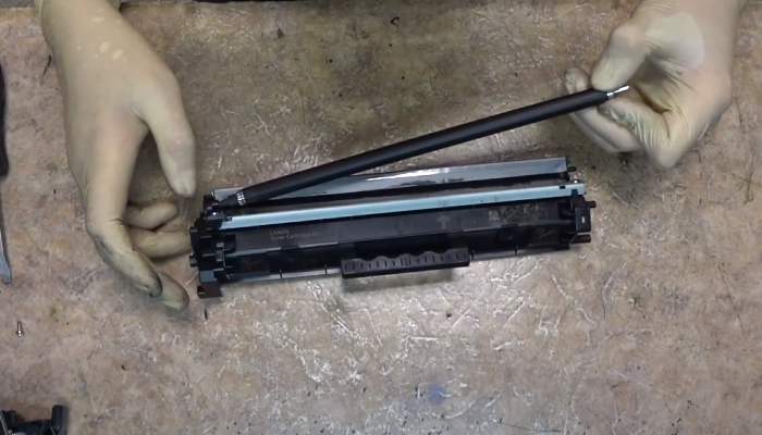 Фото 33. Устанавливаем картридж Canon 051 в принтер HP 203