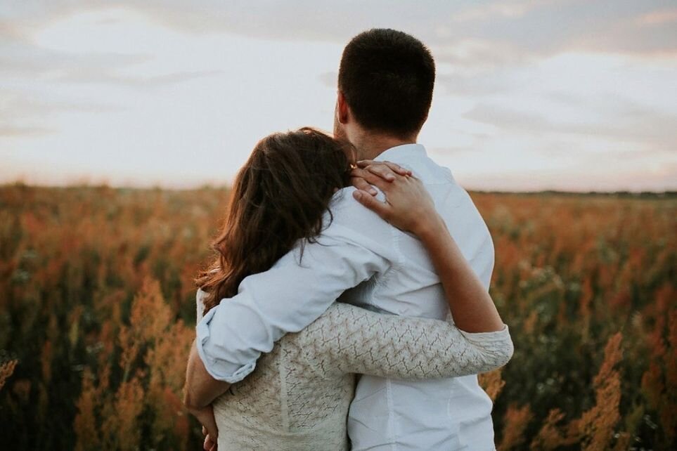 ЖЕНЩИНА НЕСЁТ В МИР ЛЮБОВЬ, ДОБРО, СВЕТ... Фото из свободных источников интернета.