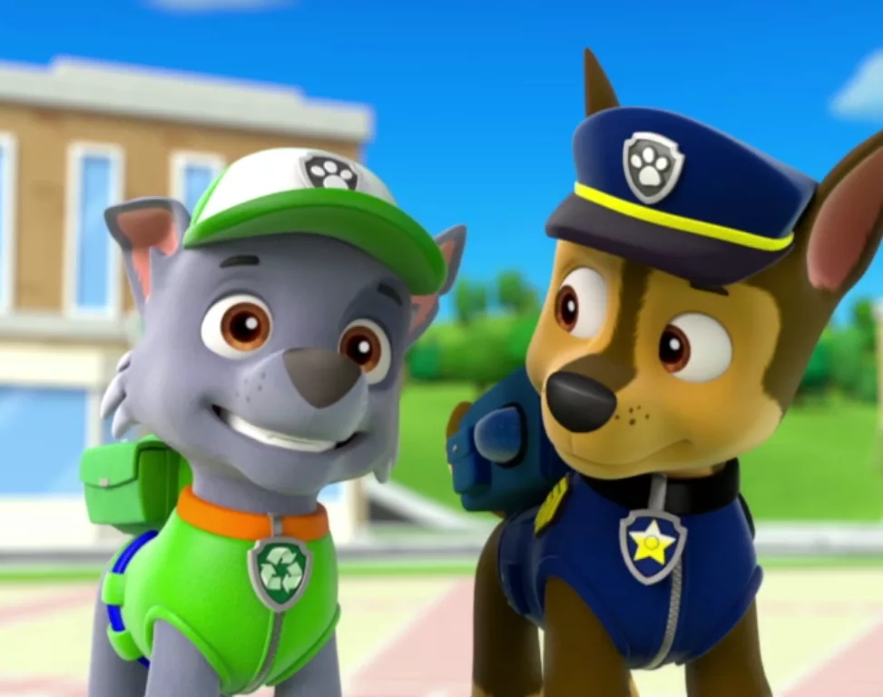 Лучший патруль. Paw Patrol Рокки. Щенячий патруль гонщик Рокки Маршал. Маршал Рокки щенки.