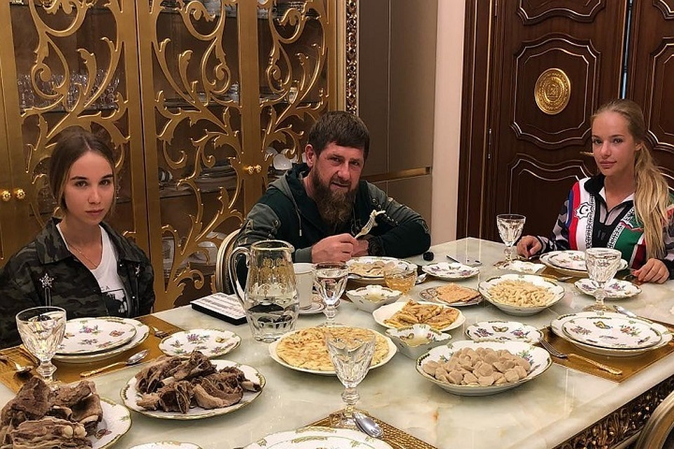 Еда чеченцев. В гостях у Рамзана Кадырова. Чесменское застолье Рамзан Кадыров.