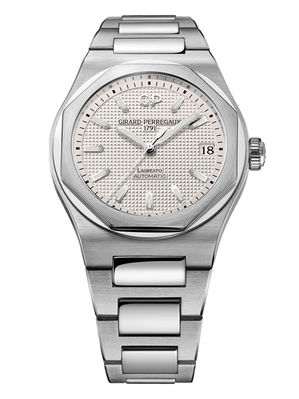 Часы Girard-Perregaux Laureato в 42 мм корпусе из стали с серебристым циферблатом с узором парижские гвозди. Модель оснащена индикатором даты