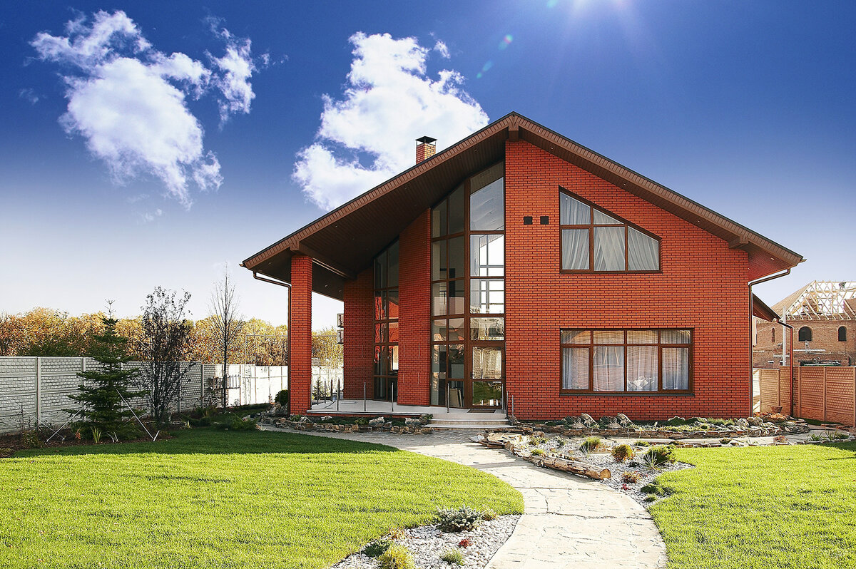 Загородный дом с массированным остеклением