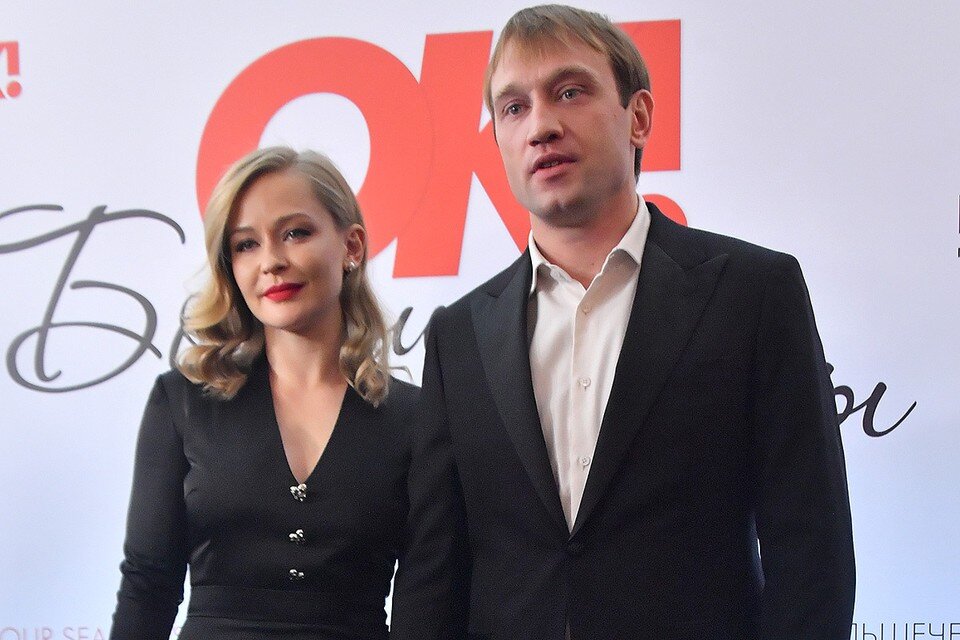     Актриса Юлия Пересильд вышла в свет с коллегой Михаилом Тройником. Владимир ВЕЛЕНГУРИН