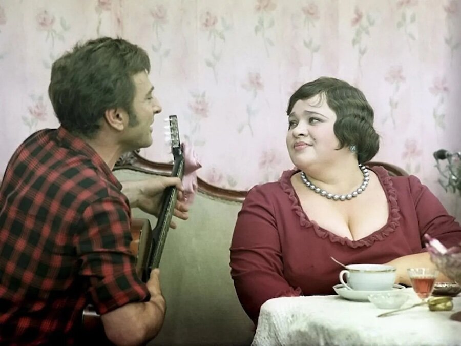 Родилась Наталья Белогорцева (девичья фамилия актрисы) в семье артистов. Отец-актер Камерного театра А.Я. Таирова, прошедший всю войну, трагически погиб 1 ноября 1945.-4