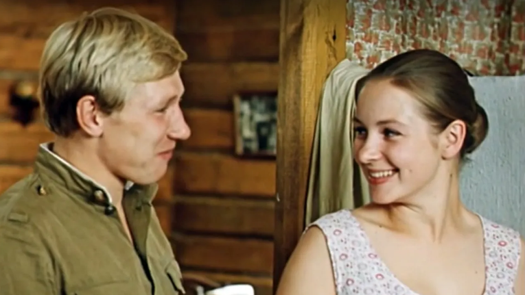Семен Морозов и Татьяна Федорова в фильме «Семь невест ефрейтора Збруева»
