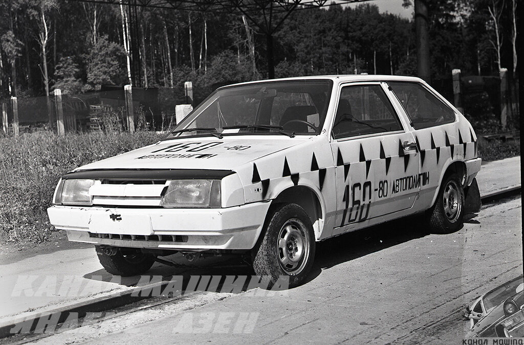 1980 год. Ранний прототип ВАЗ-2108 накануне краш-теста. Говорите, очень похож на серийную машину? Тогда загляните в салон!