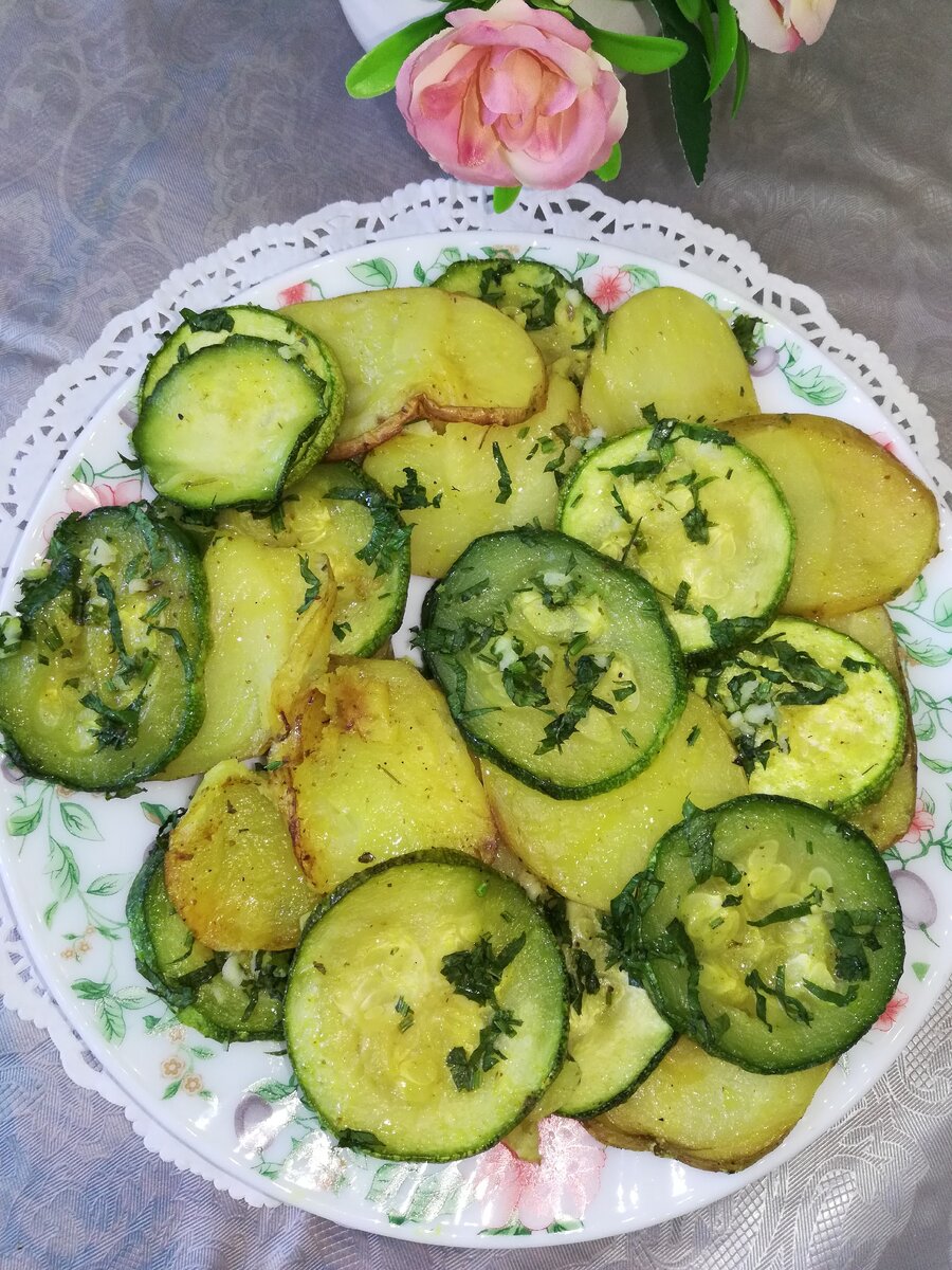 Кабачки с картофелем в духовке