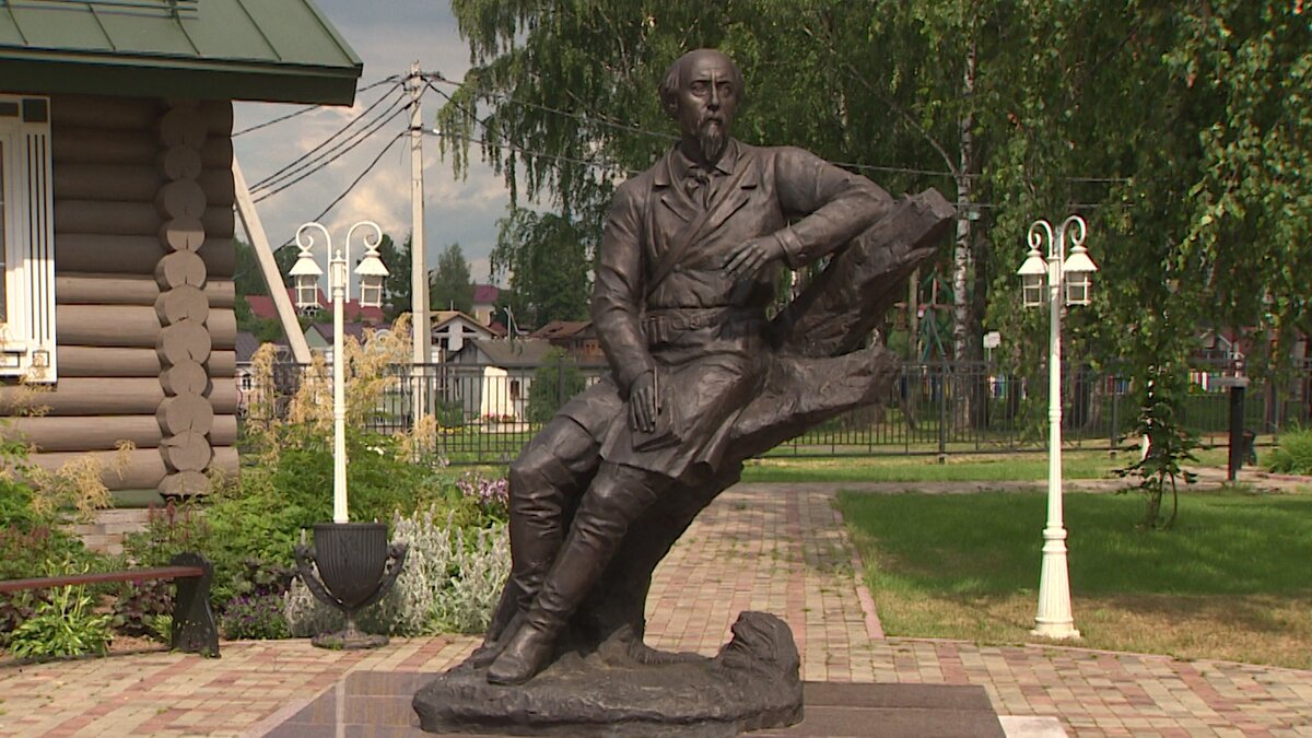 Памятник н. а. Некрасову (Вятское (Ярославская область))