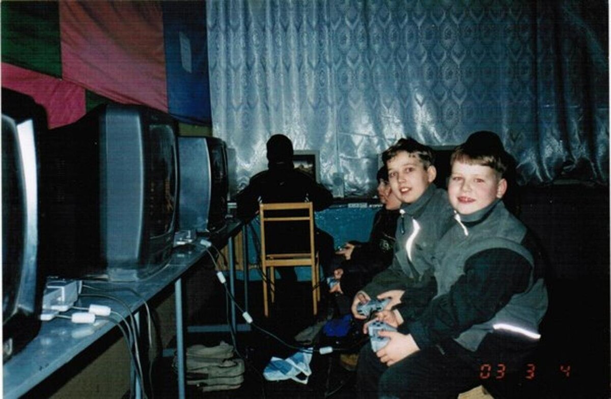 В игровом клубе 90-х 