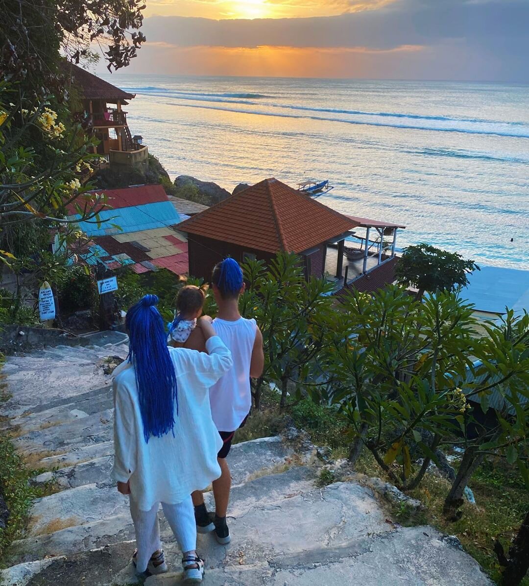 Прекрасный закат на Бали в кругу семьи :)