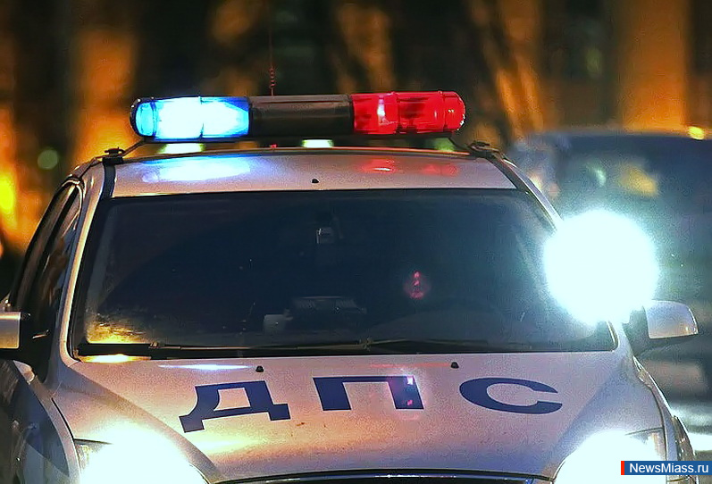 Автомобиль инспекторов ГИБДД. Источник: Яндекс Картинки