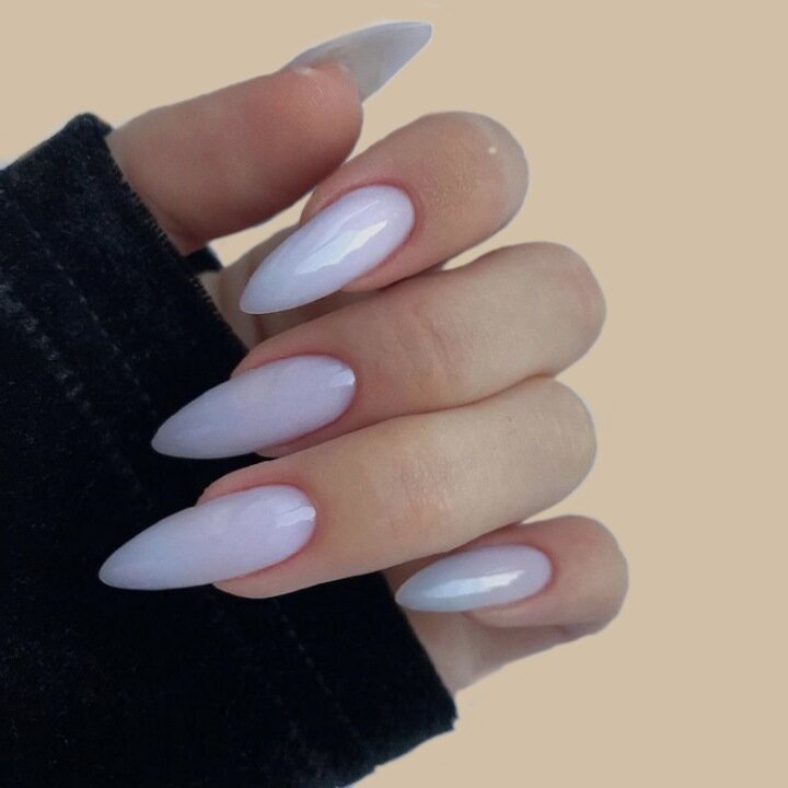 Полупрозрачный белый — вечная и незаменимая классика.