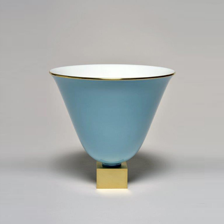 Centre Pompidou Севр, ваза, фарфор, золочение, дизайнер - Эмиль-Жак Рульманн, 1926. Высота 22,5 см, диаметр - 24,5 см. Официальный сайт - www.sevresciteceramique.fr