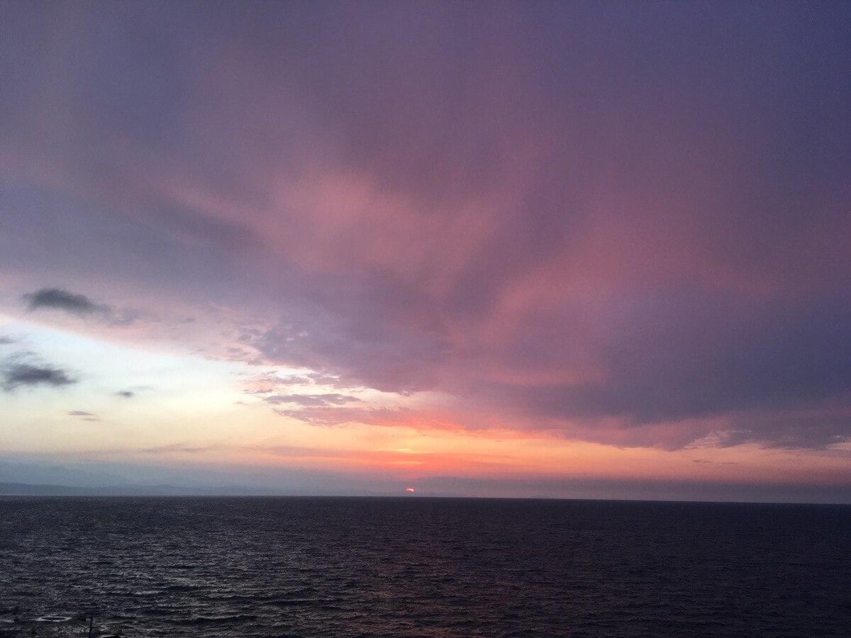 Восход над Чёрным морем перед грозой, Утёс, южное побережье Крымского полуострова