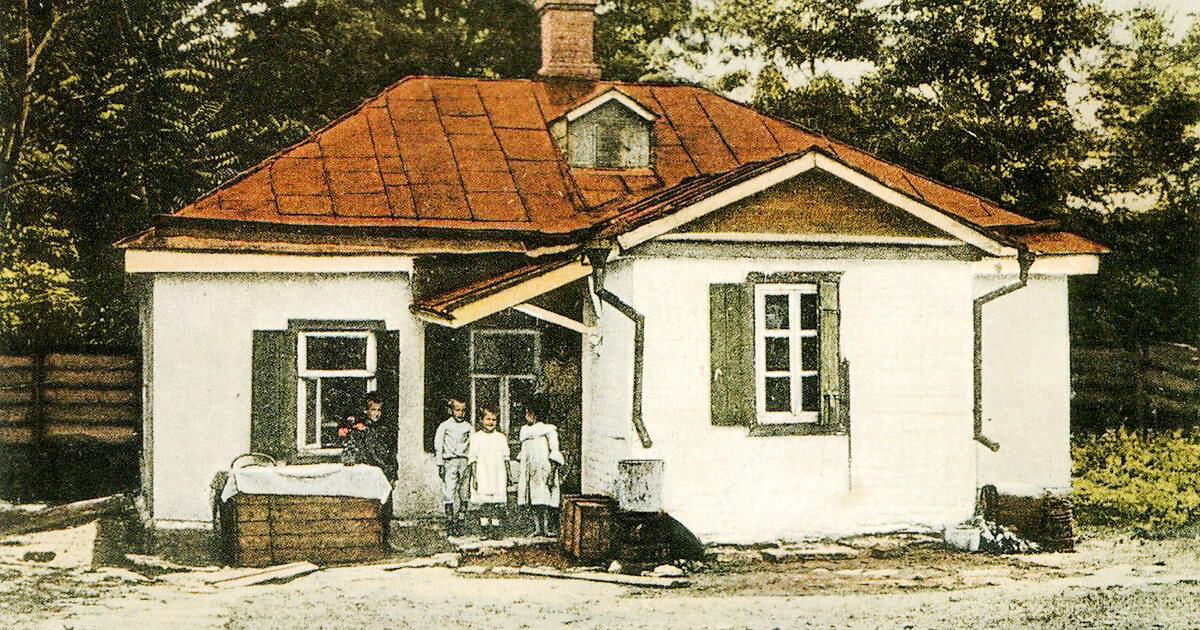 Храмовый домик на пике Чехова фото