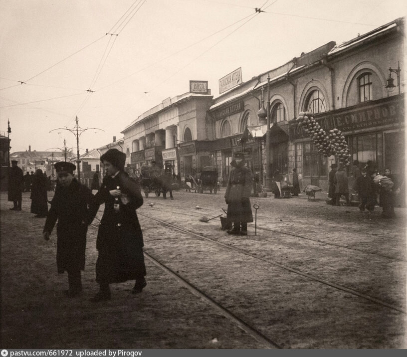 Верхняя Таганская площадь. Торговые ряды, 1912 г. Автор: А. А. Губарев.
Источник: Фонды ГИМ.