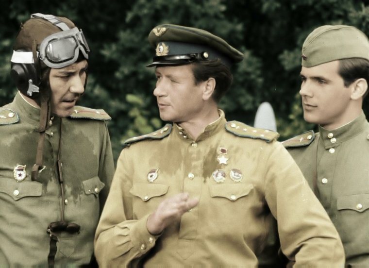 Эпизод из фильма "В бой идут одни старики"