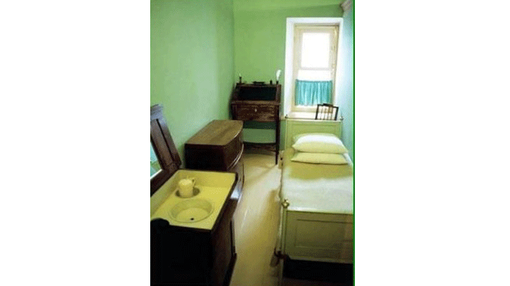 Так выглядела комната лицеиста. Не флотская каюта, конечно. Фото из открытых источников Яндекс