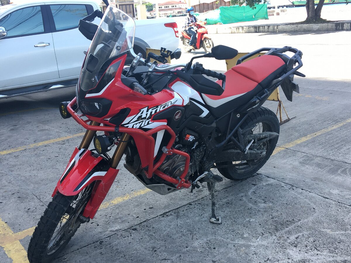 Фото из Тайланда, где он сейчас и находится.