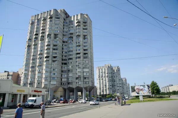 Дом-"сороконожка" Дом, Сороконожка, Архитекторы