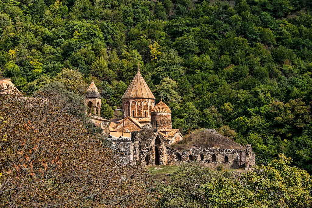 Арцах видео. Дадиванк монастырь Армения. Монастырь Дадиванк Нагорный. Карабах Дадиванк. Дадиванк Нагорно-Карабахская.