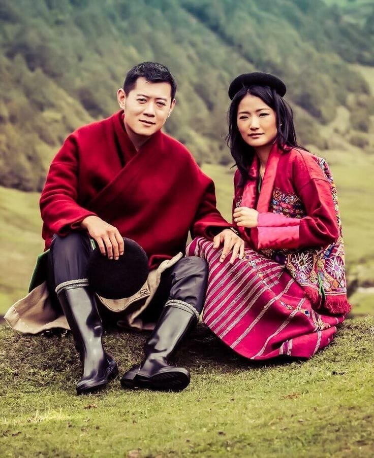Бутан может вступать. Королева Джецун Пема. Джецун Пема Вангчук, Королева бутана. Сонам Дечен Вангчук. Королева Джецун Пема бутан свадьба.