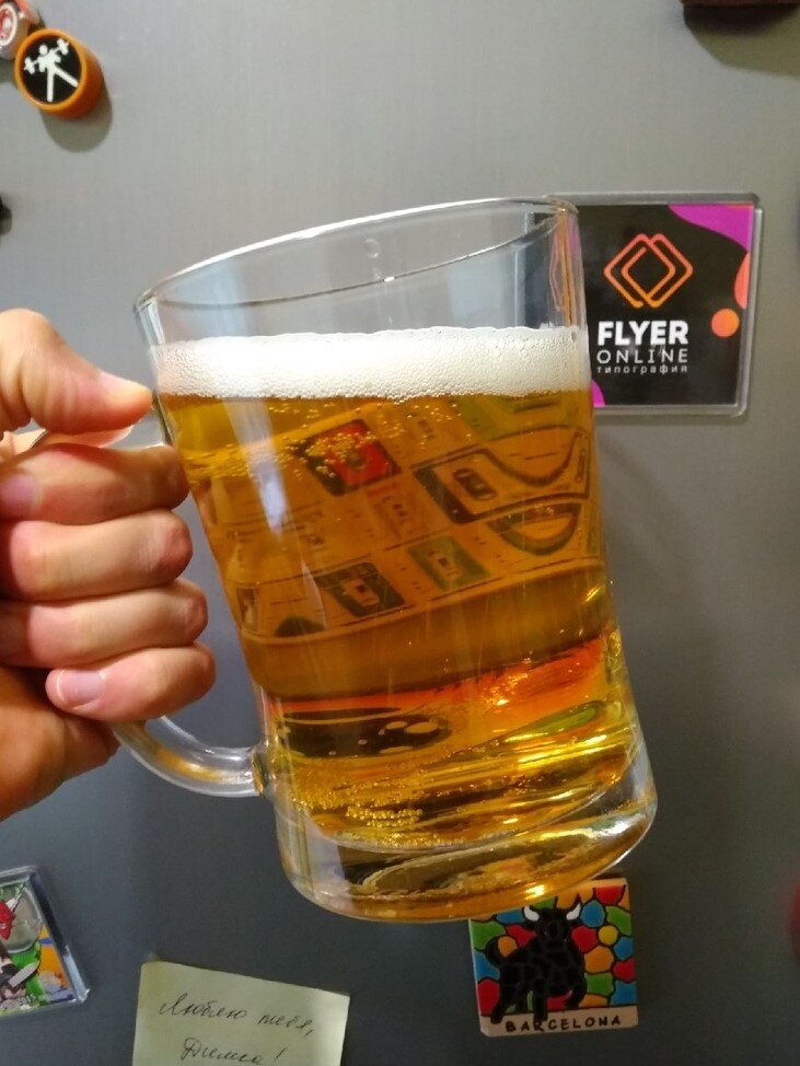 «Bitburger Premium Pils» в кружке