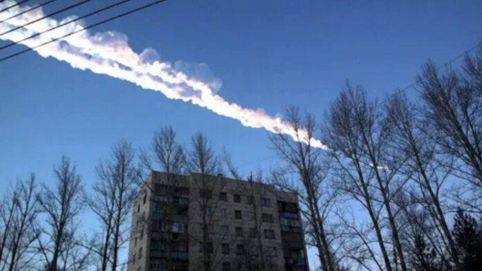 Такое фото могло быть и у меня... имей я привычку снимать всё вокруг. Именно с этого места я видела полет осколков метеорита. Фото с просторов интернета.