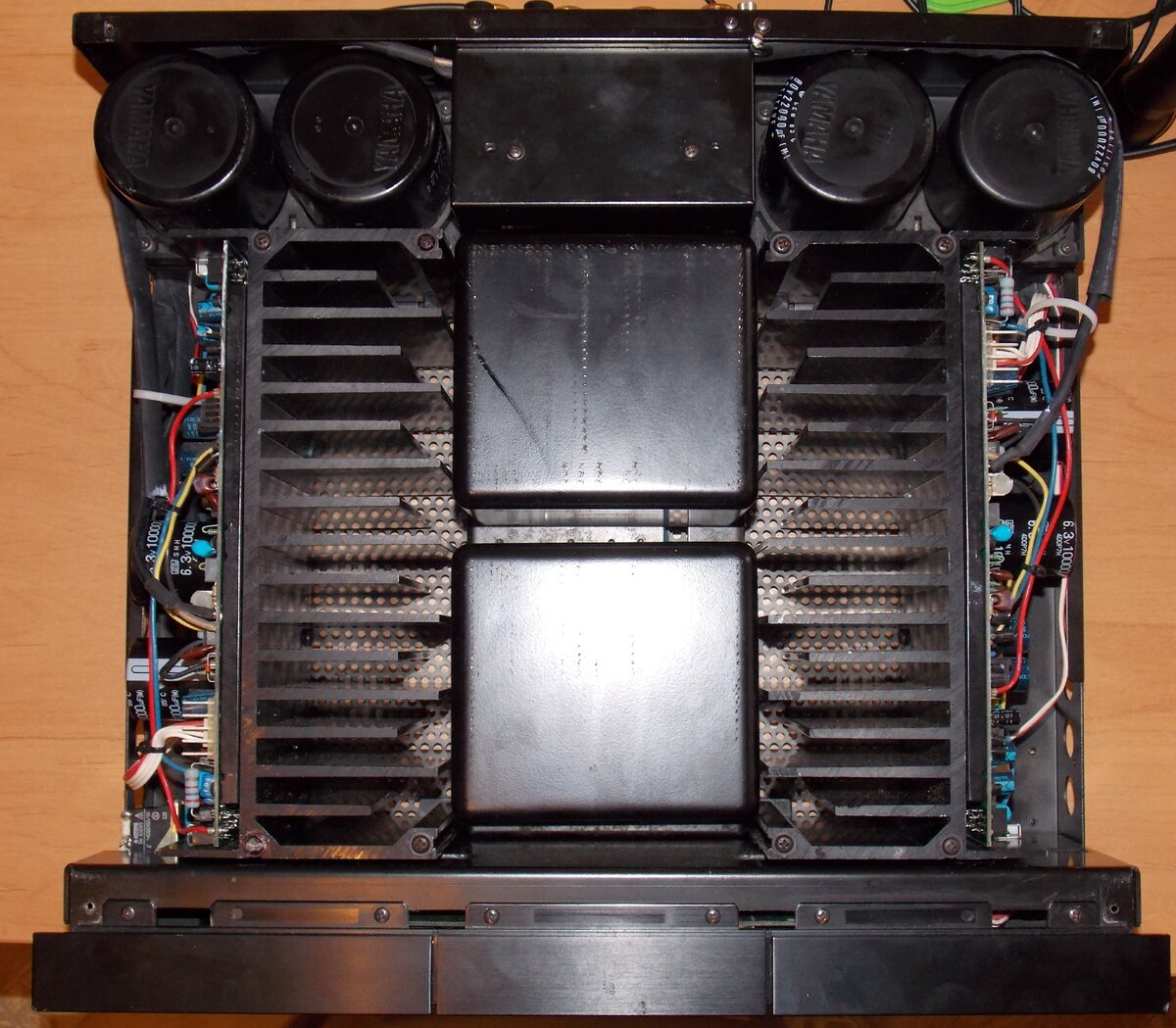 Yamaha B-2X, вид изнутри со стороны верхней крышки